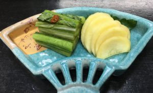 今年もおいしく漬け上がりました！ いずれも自家製の「戸隠地大根・沢庵」と「野沢菜漬け」